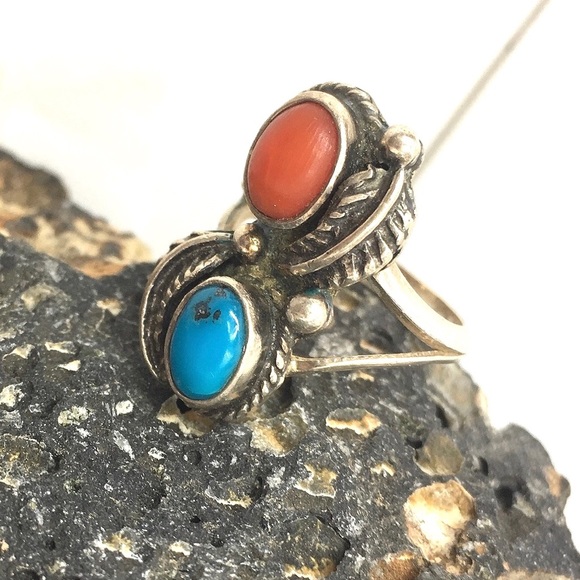 turquoise coral Navajo ring.Navajo jewelry midi ring. Statement silver ring - Picture 1 of 4